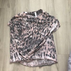 Brand new short sleeve top with knotted front